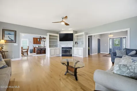 110 E Dowry Creek Belhaven NC 27810