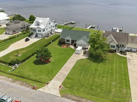 110 E Dowry Creek Belhaven NC 27810