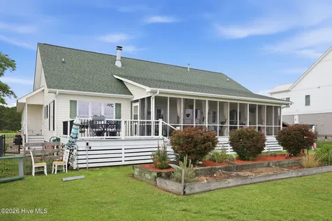 110 E Dowry Creek Belhaven NC 27810