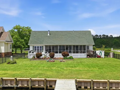 110 E Dowry Creek Belhaven NC 27810