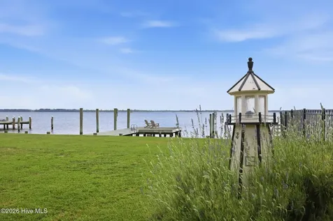 110 E Dowry Creek Belhaven NC 27810
