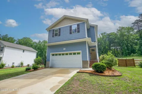 704 Pinecrest Street Carthage NC 28327
