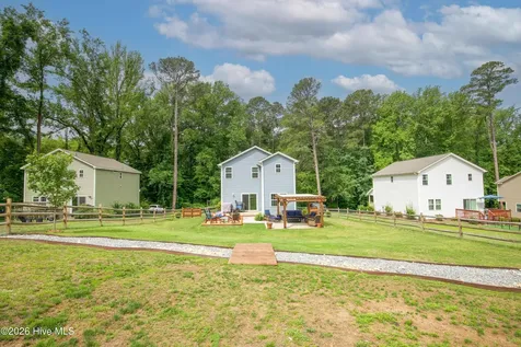 704 Pinecrest Street Carthage NC 28327