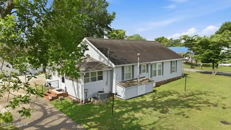 46 Elizabeth Avenue Chocowinity NC 27817