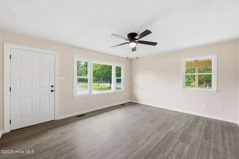 1040 Broad Creek Road New Bern NC 28560