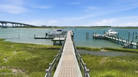 135 Gallants Point Road Beaufort NC 28516