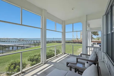 135 Gallants Point Road Beaufort NC 28516