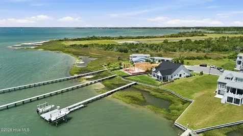 135 Gallants Point Road Beaufort NC 28516
