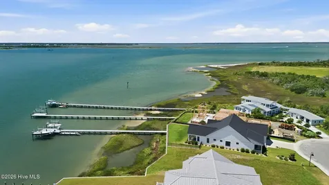 135 Gallants Point Road Beaufort NC 28516