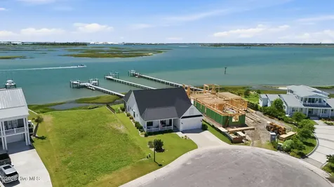 135 Gallants Point Road Beaufort NC 28516