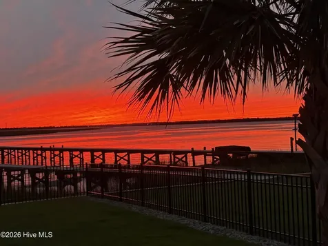 135 Gallants Point Road Beaufort NC 28516
