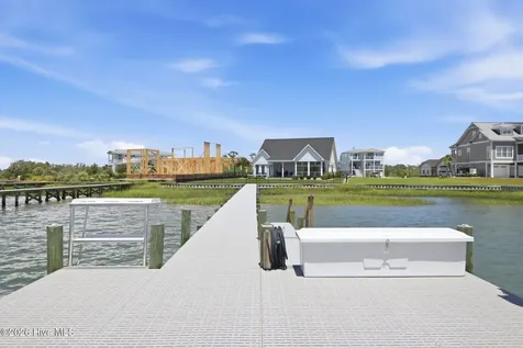135 Gallants Point Road Beaufort NC 28516