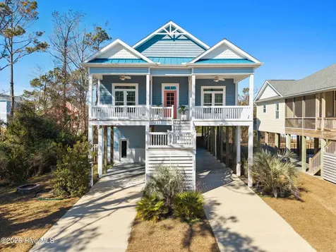 111 SE 41st Street Oak Island NC 28465
