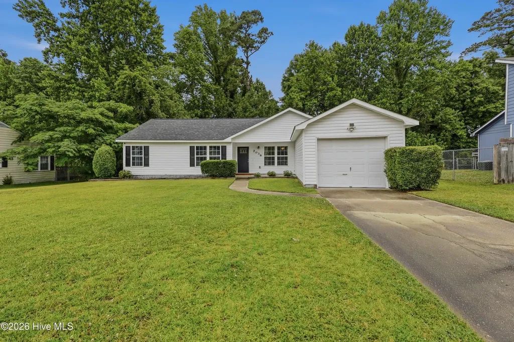 2038 Hunters Ridge Drive Midway Park NC 28544