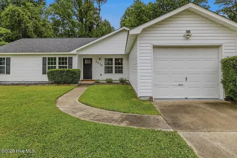 2038 Hunters Ridge Drive Midway Park NC 28544