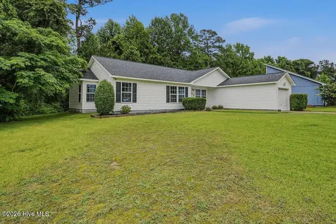 2038 Hunters Ridge Drive Midway Park NC 28544