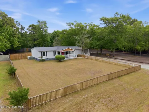 73 J E Batson Road Hampstead NC 28443