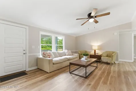 73 J E Batson Road Hampstead NC 28443