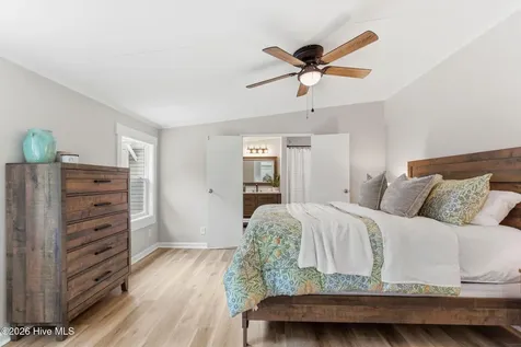 73 J E Batson Road Hampstead NC 28443