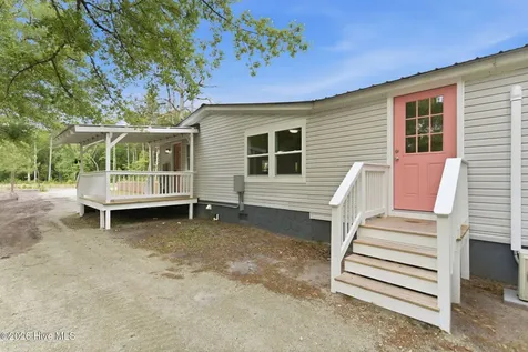 73 J E Batson Road Hampstead NC 28443