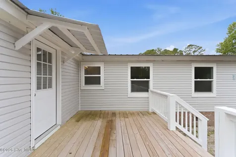 73 J E Batson Road Hampstead NC 28443