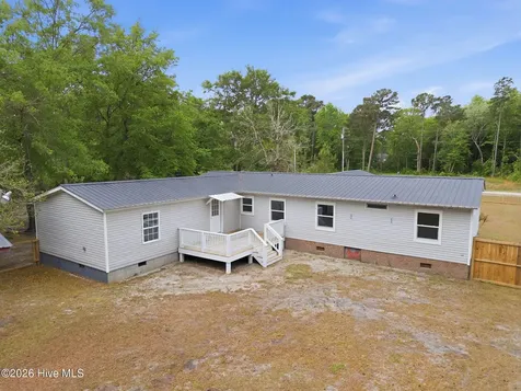73 J E Batson Road Hampstead NC 28443