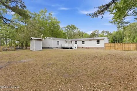73 J E Batson Road Hampstead NC 28443