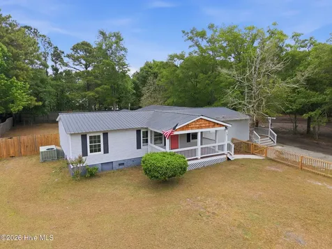 73 J E Batson Road Hampstead NC 28443