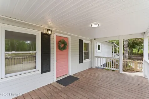 73 J E Batson Road Hampstead NC 28443