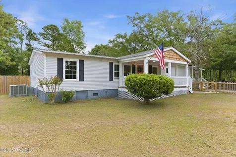 73 J E Batson Road Hampstead NC 28443