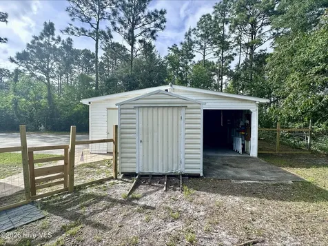 945 Mirror Lake Drive Southport NC 28461