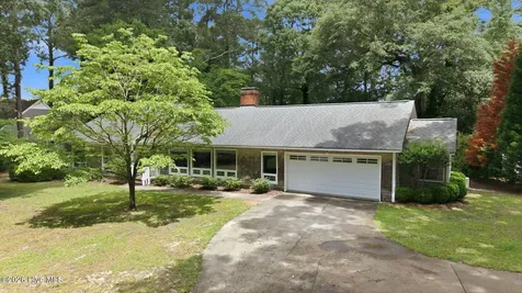 114 E Fairway Drive Washington NC 27889