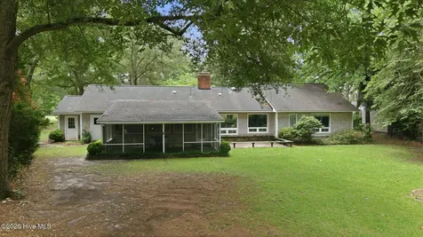 114 E Fairway Drive Washington NC 27889