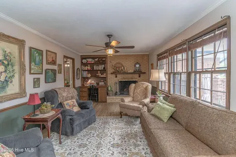 1209 W Highland Avenue Kinston NC 28501