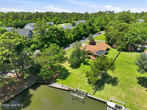 319 Holly Lane Newport NC 28570