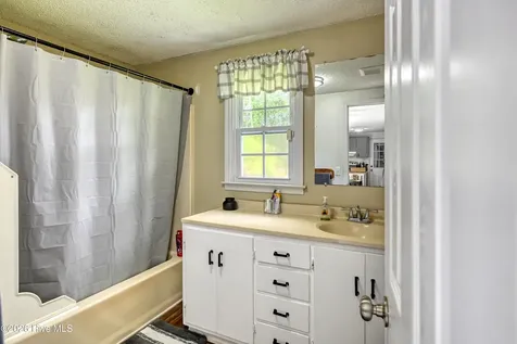 298 Comfort Road Richlands NC 28574