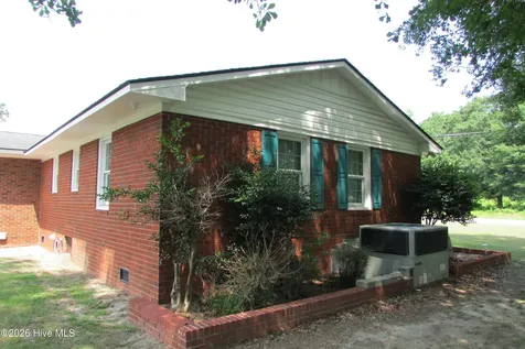 7825 Snow Hill Drive Roseboro NC 28382