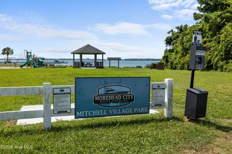 102 Oleander Court Morehead City NC 28557