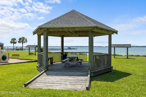 102 Oleander Court Morehead City NC 28557