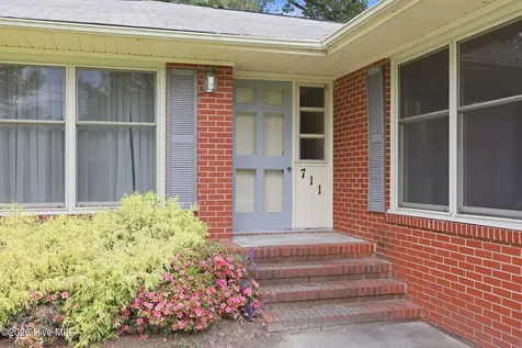 711 Fairlane Drive Grifton NC 28530
