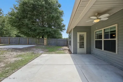 801 Lavender Court Hubert NC 28539