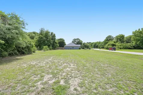 801 Lavender Court Hubert NC 28539