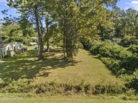 105 Kings Parkway Hubert NC 28539