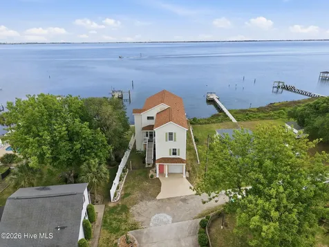 103 Waterfront Avenue Newport NC 28570