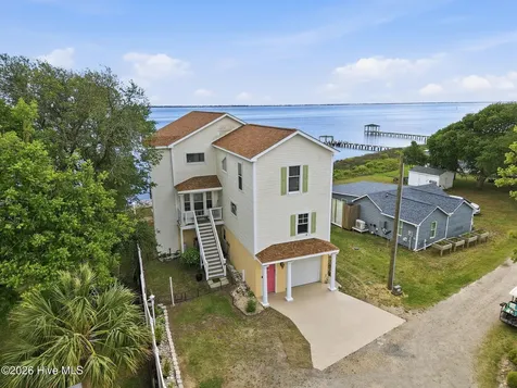 103 Waterfront Avenue Newport NC 28570