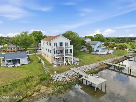 103 Waterfront Avenue Newport NC 28570