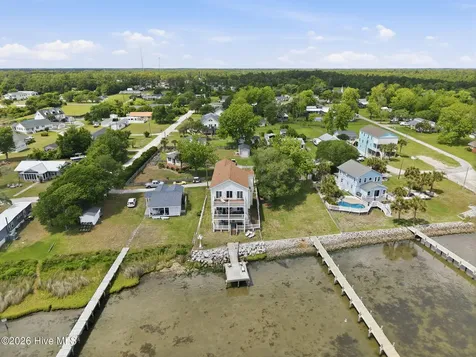 103 Waterfront Avenue Newport NC 28570
