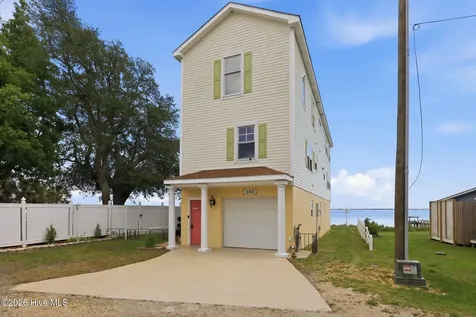 103 Waterfront Avenue Newport NC 28570