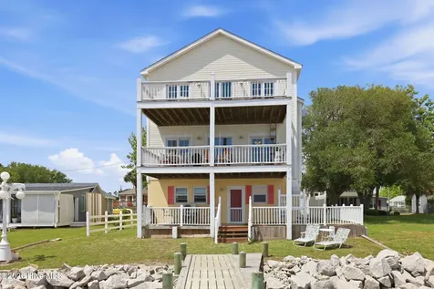 103 Waterfront Avenue Newport NC 28570