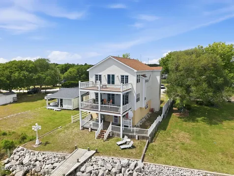 103 Waterfront Avenue Newport NC 28570
